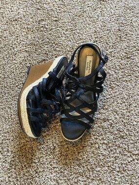 Simply Vera Vera Wang black Strappy Espadrille Wedge Sandals